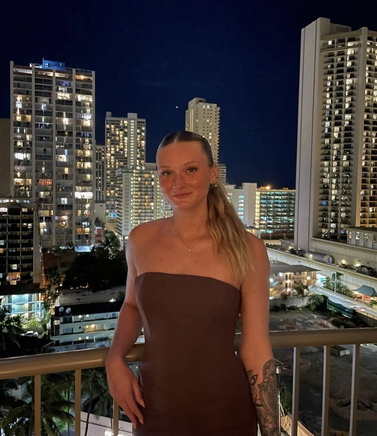 Thick American slut Ashlyn image 38
