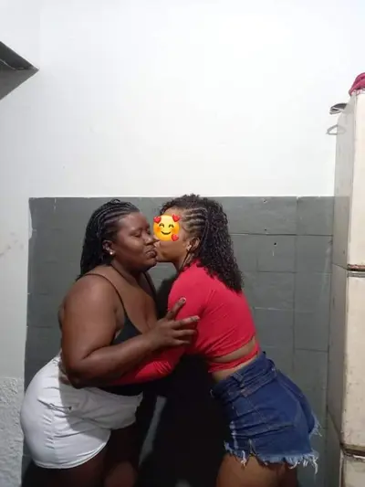 Mãe e Filha. Qual comeriam? cover image