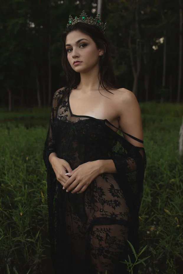 Anna boudoir image 16