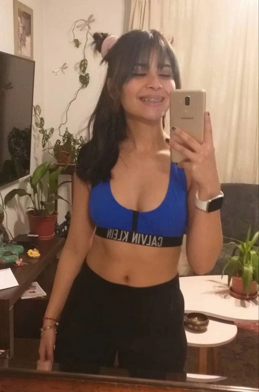 Sexy Latina Valentina image 8