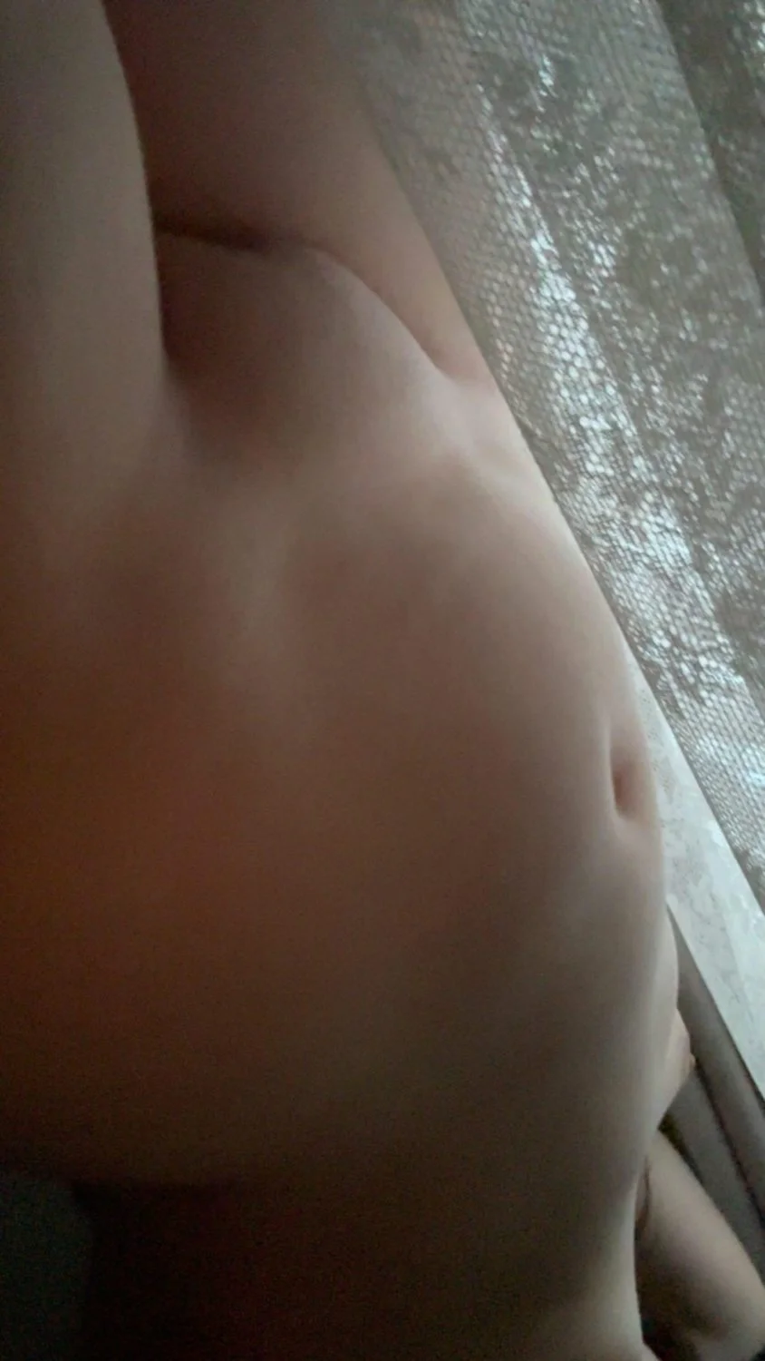 Chubby girl teasing flashing her fat ass and pussy image 28
