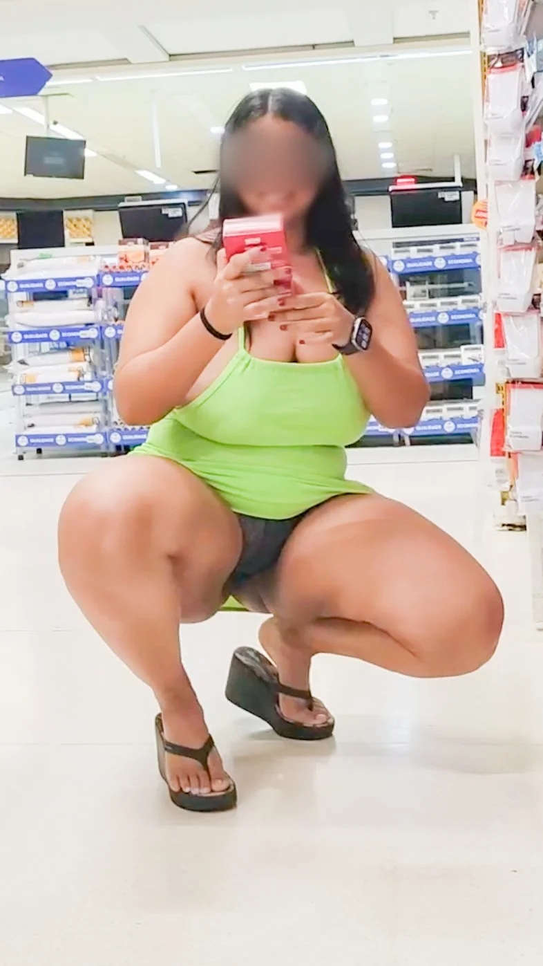 Esposa peituda gostosa...gosta de exibir e chupar pica ...por onde passa image 4