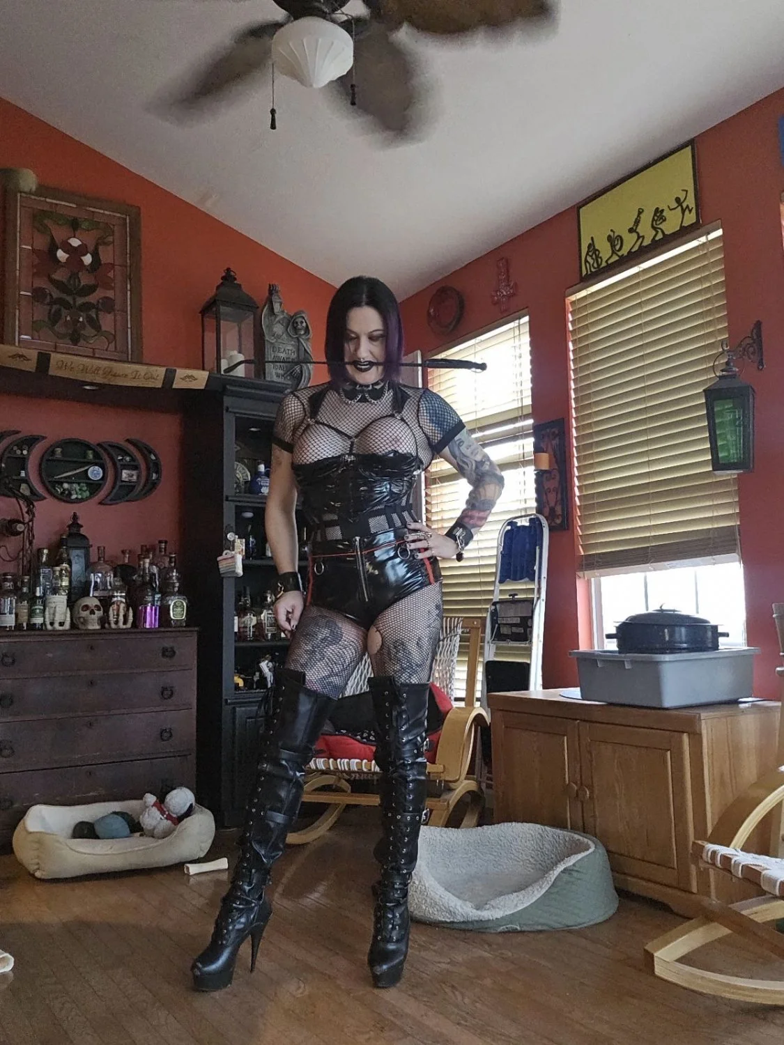 Sissy Tiffany Minx showing off a bit of her dominant side. image 3