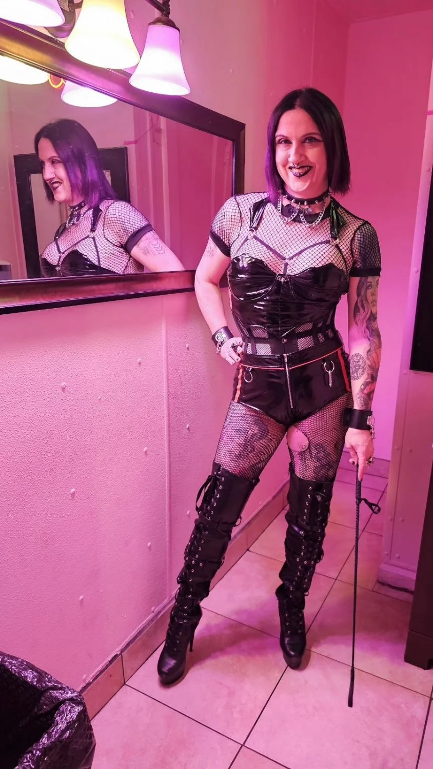 Sissy Tiffany Minx showing off a bit of her dominant side. image 8