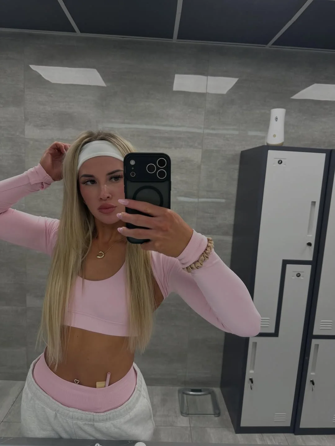 Anyone have anything on this sexy fit snowbunny? image 25
