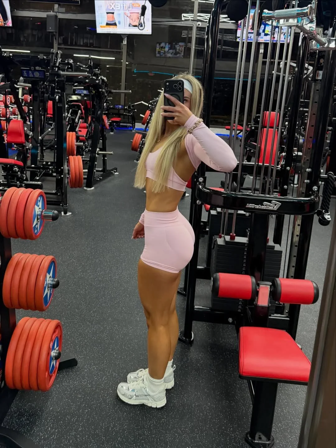 Anyone have anything on this sexy fit snowbunny? image 28
