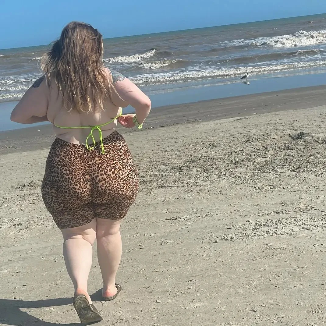 Plump booty image 11