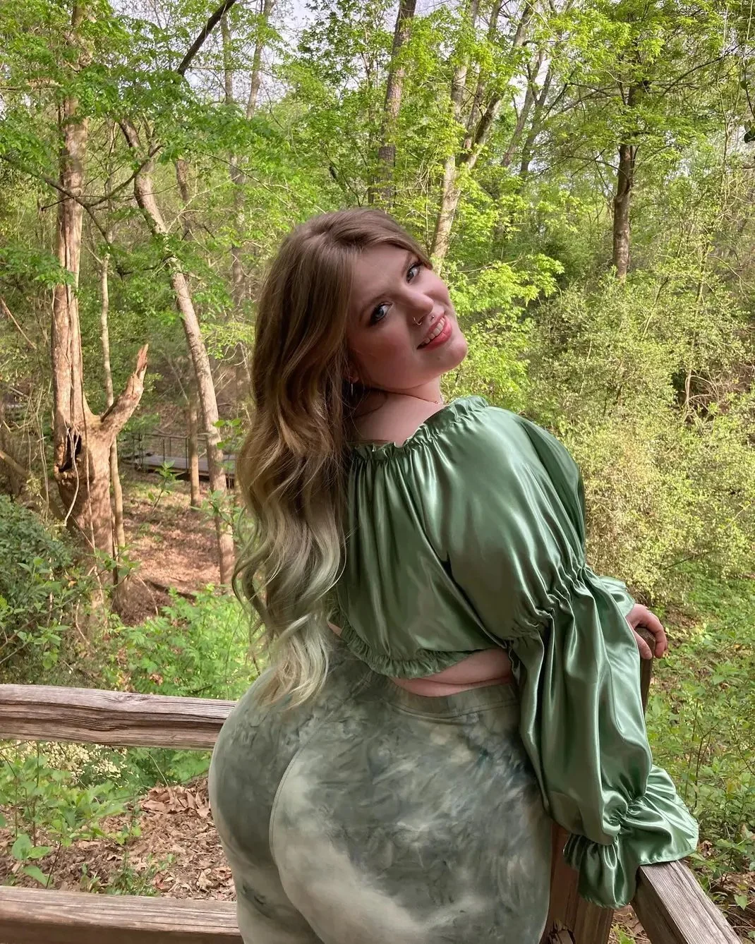 Plump booty image 13