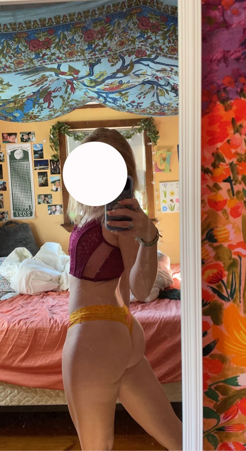 Leaked Sexy teen slut Emma shows off sexy petite body and phat ass image 19