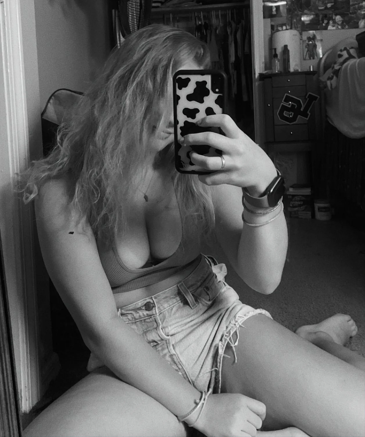 Leaked Sexy teen slut Emma shows off sexy petite body and phat ass image 5