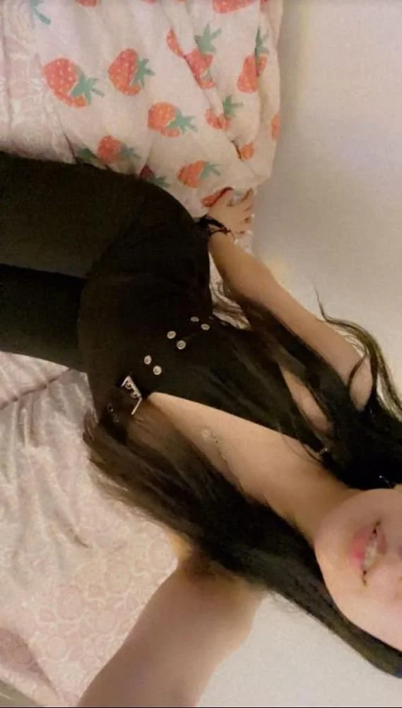 Pretty emo slut used image 3