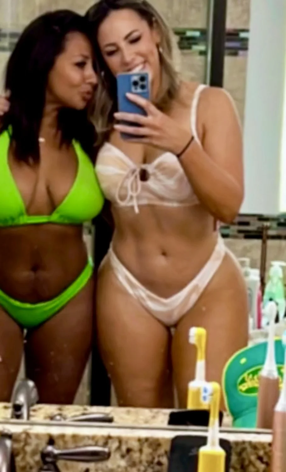 Texas milf Robyn Fields image 27