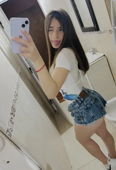 Lindo culo tiene la pendeja cover image