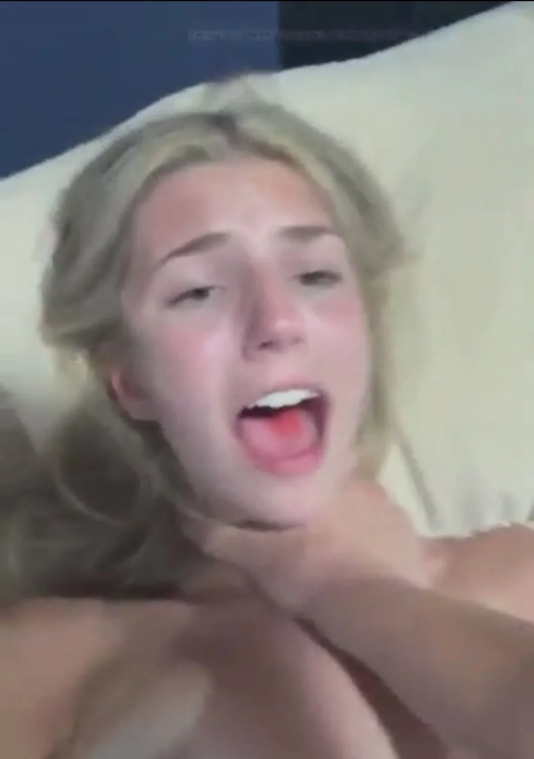 Rubia detonada sin piedad main image