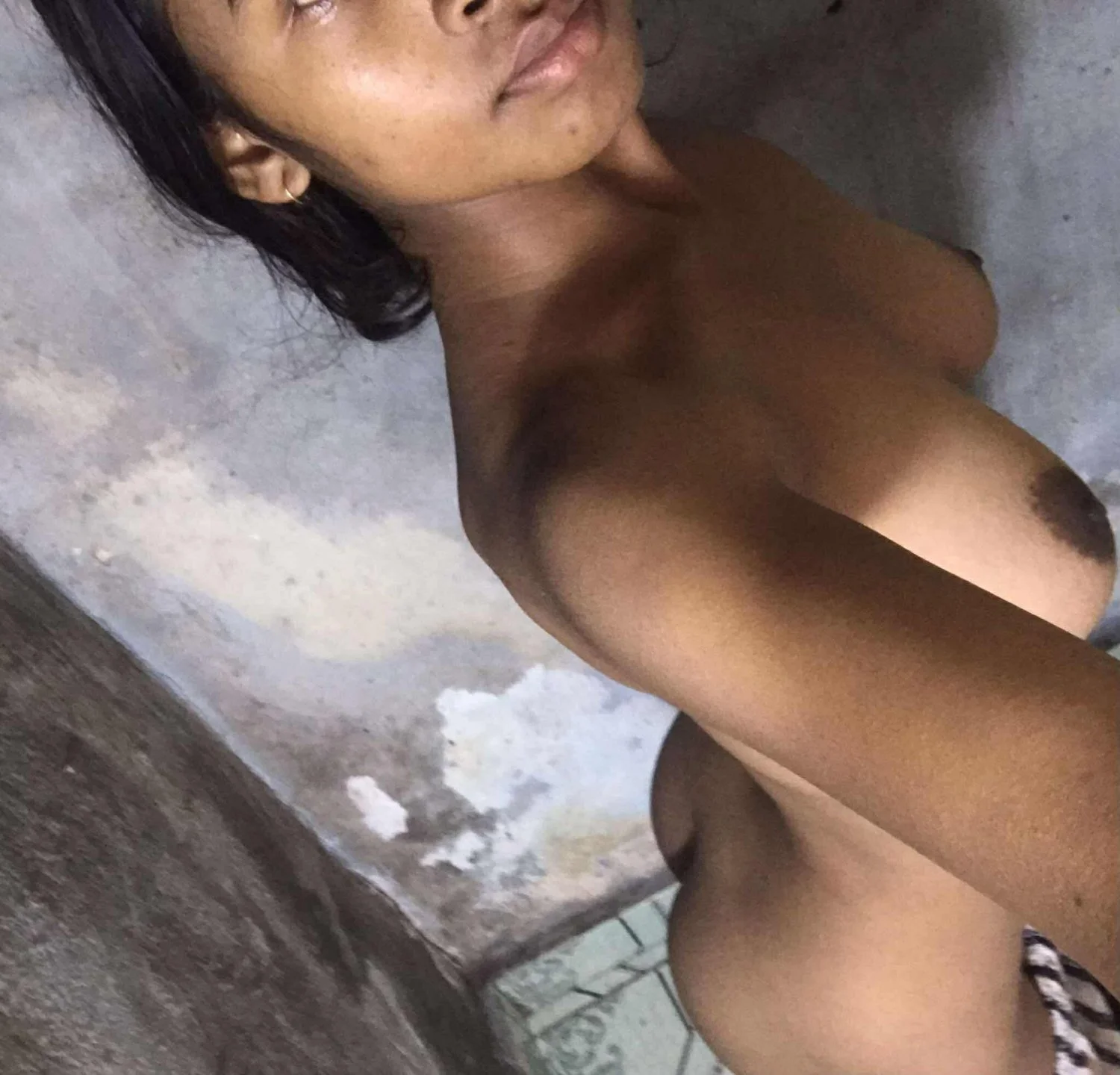 Tanyah la petite poilue image 18