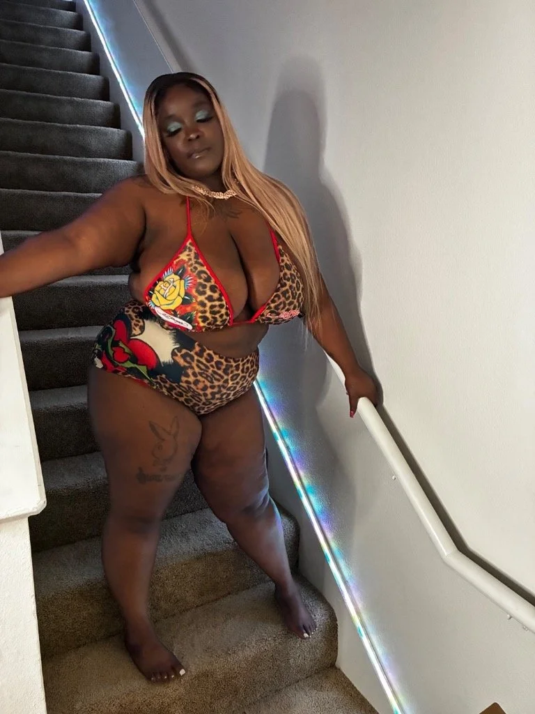 Busty Chubby black slut with fat ass main image