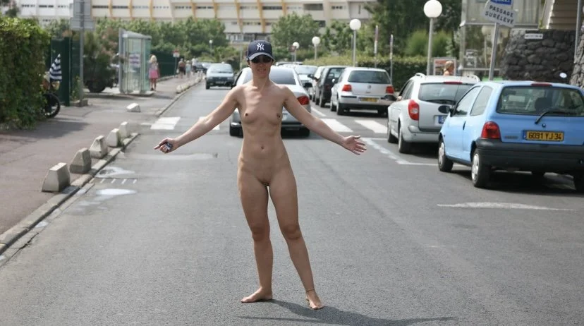 Girls nude in public 45 image 5