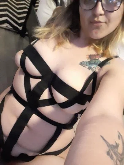CHUBBY & CURVY 24 YEAR OLD SNOW BUNNIE BRANDI image 11