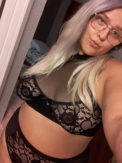 CHUBBY & CURVY 24 YEAR OLD SNOW BUNNIE BRANDI image 6