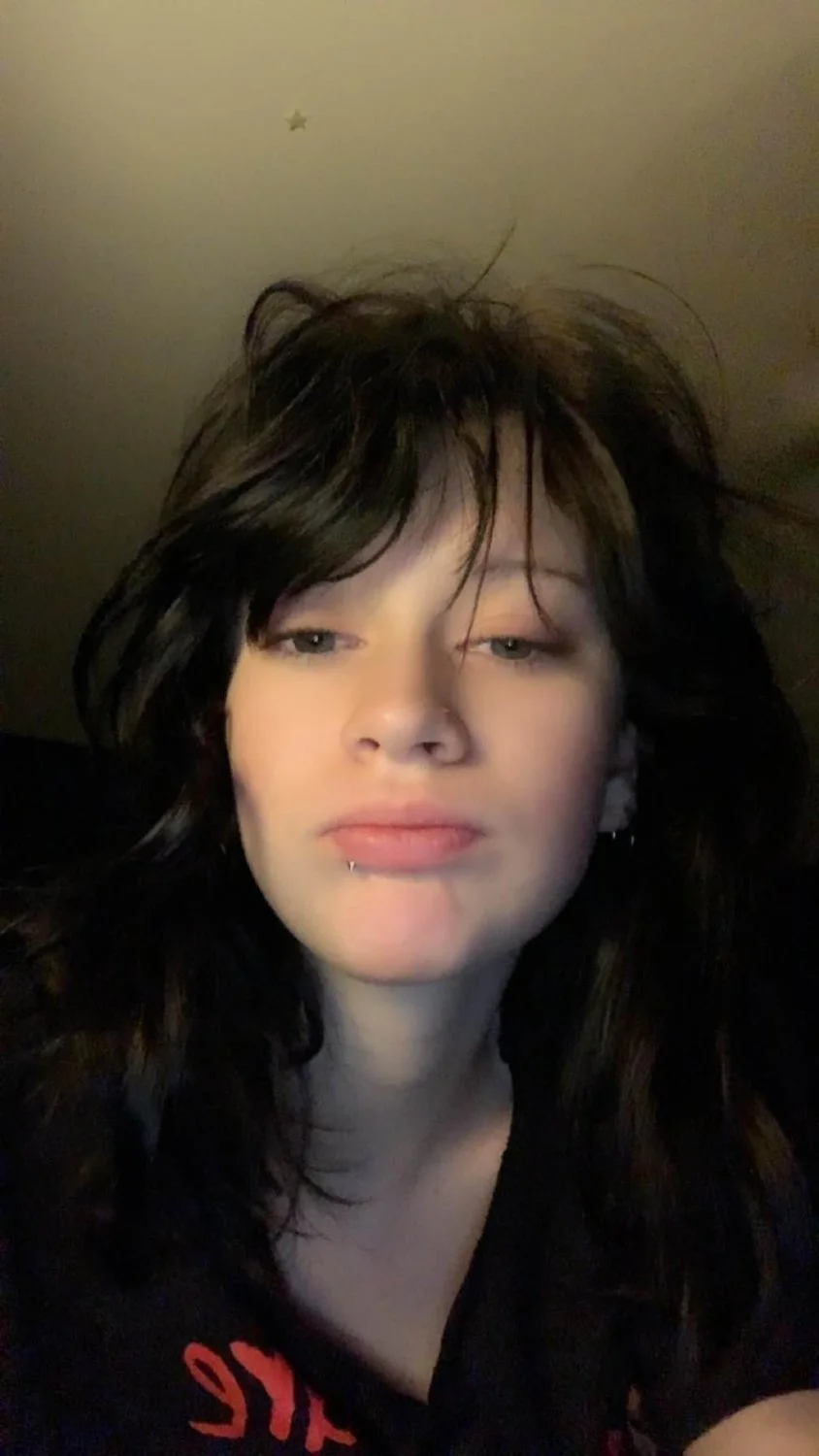 alt ex fingers herself image 2