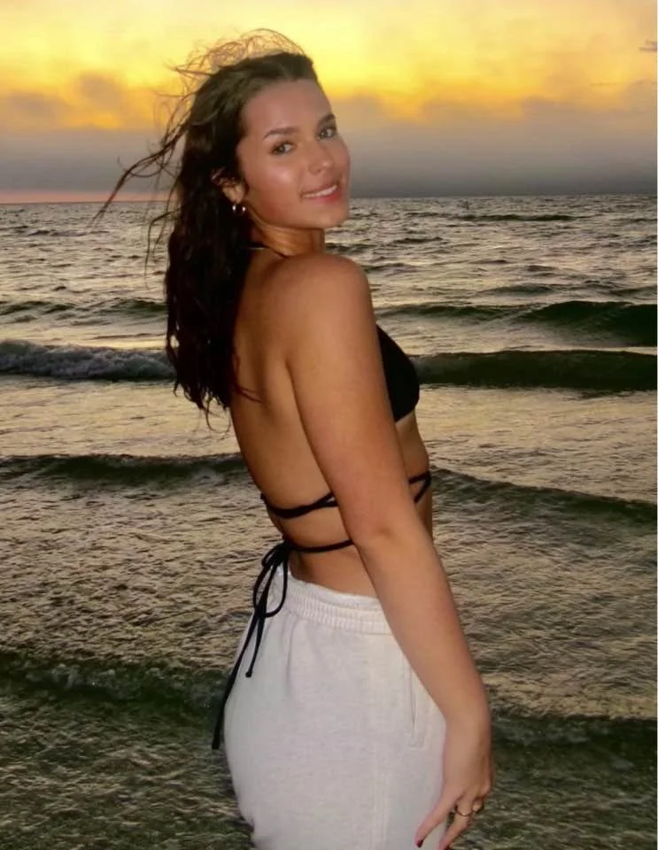 Mia Devane, 18, FL image 6