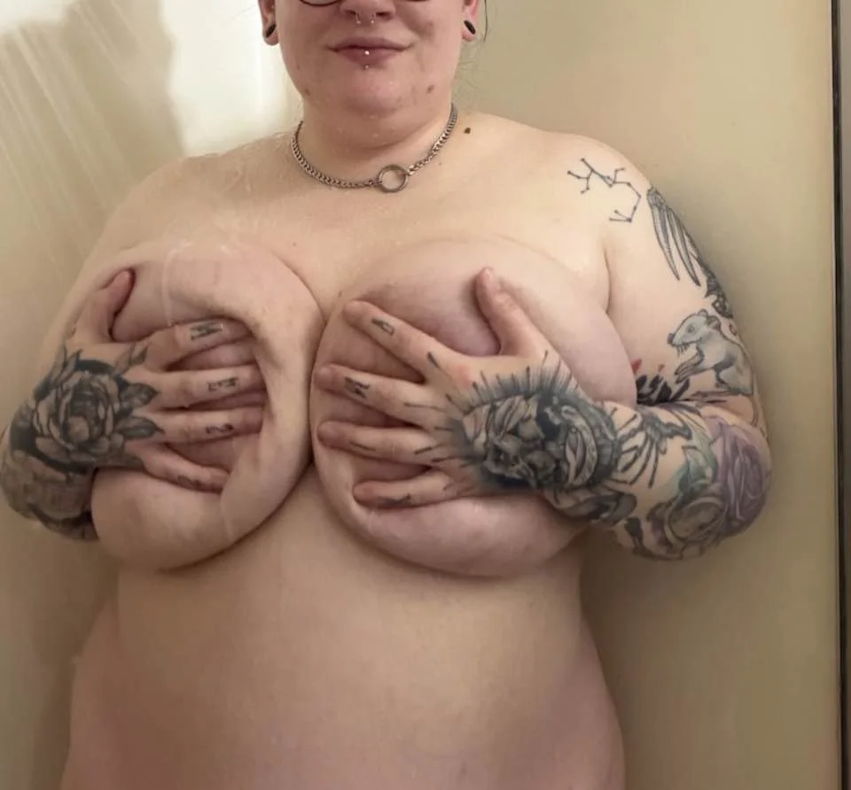 Vengeful kik slut Ashley the fatty free use main image