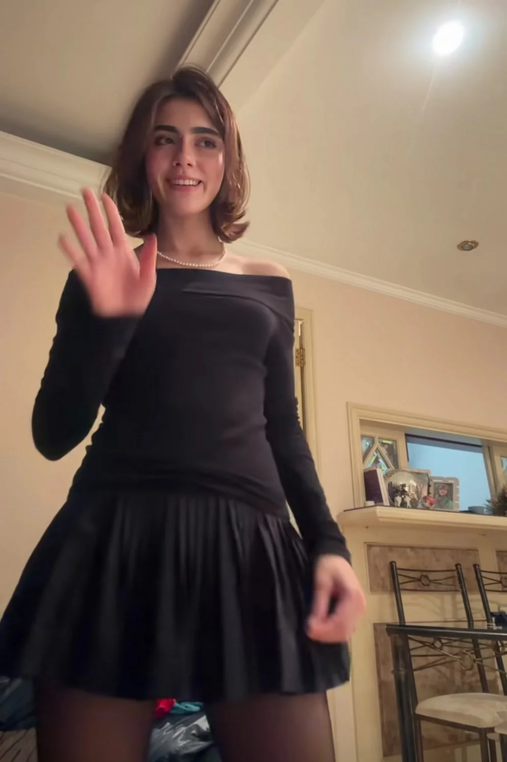Angelita rochista levanta su vestido mostrando su linda vagina depilada 🫦😈 image 1