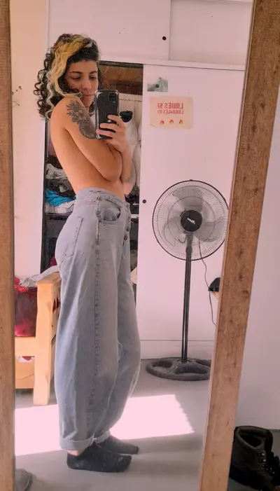 Puta Natalia de Argentina tiene 26, compartida por un cornudo cover image