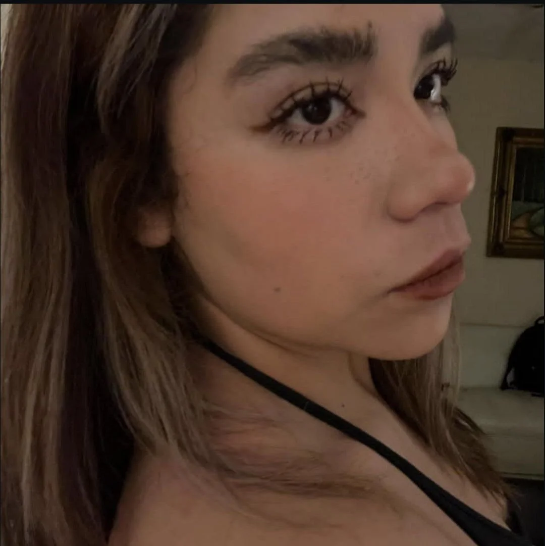 Beautiful slut foot image 5
