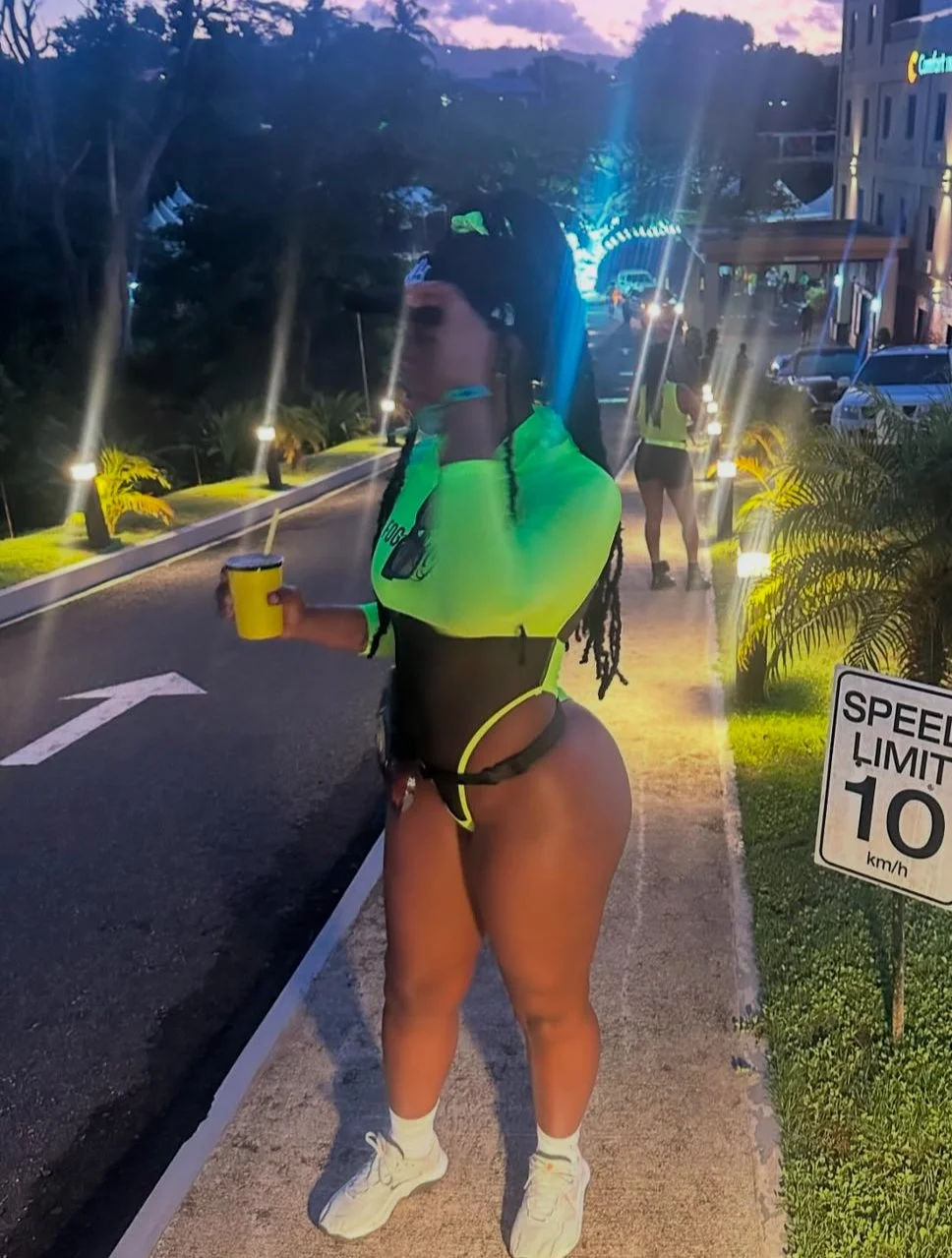 Sexy Jamaican girl with phat ass image 14