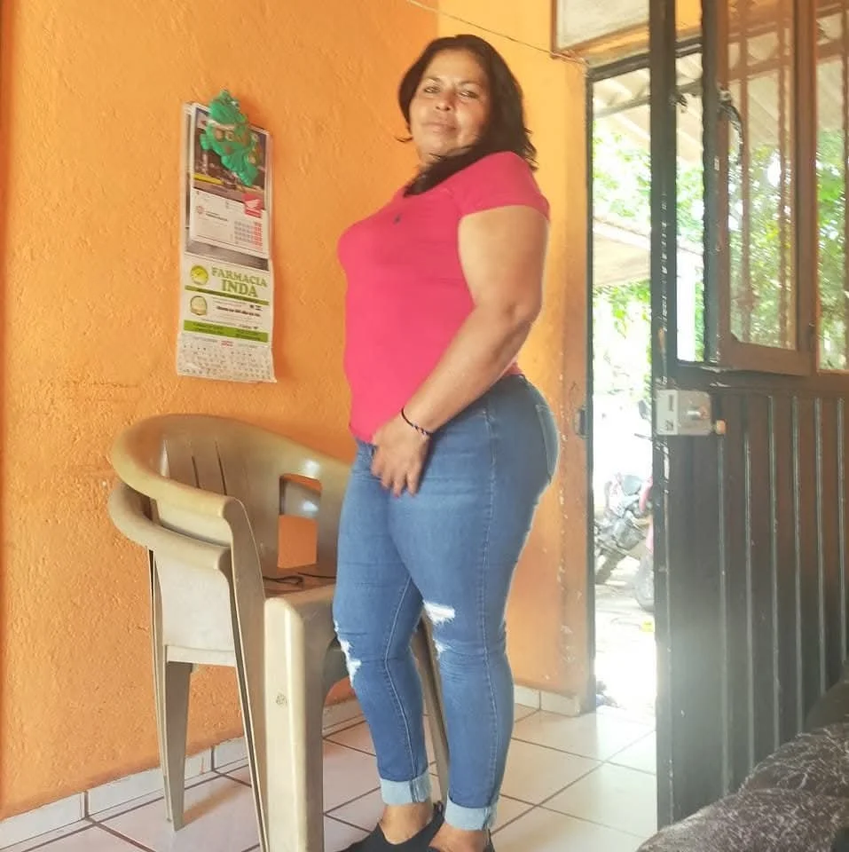Mi putita se masturva para mii main image