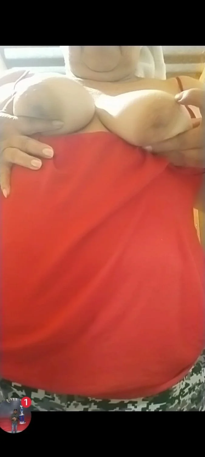 Mi putita se masturva para mii image 2