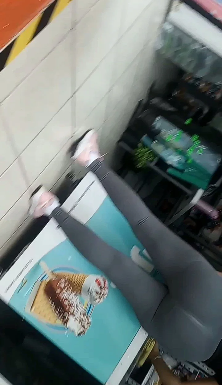 Rico culo en la calle main image