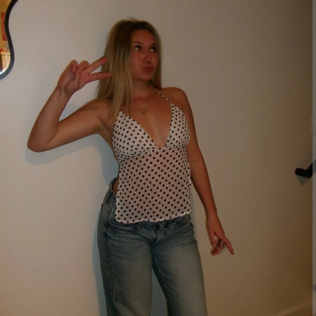 Twins Gwen & Cheyenne 32C image 9