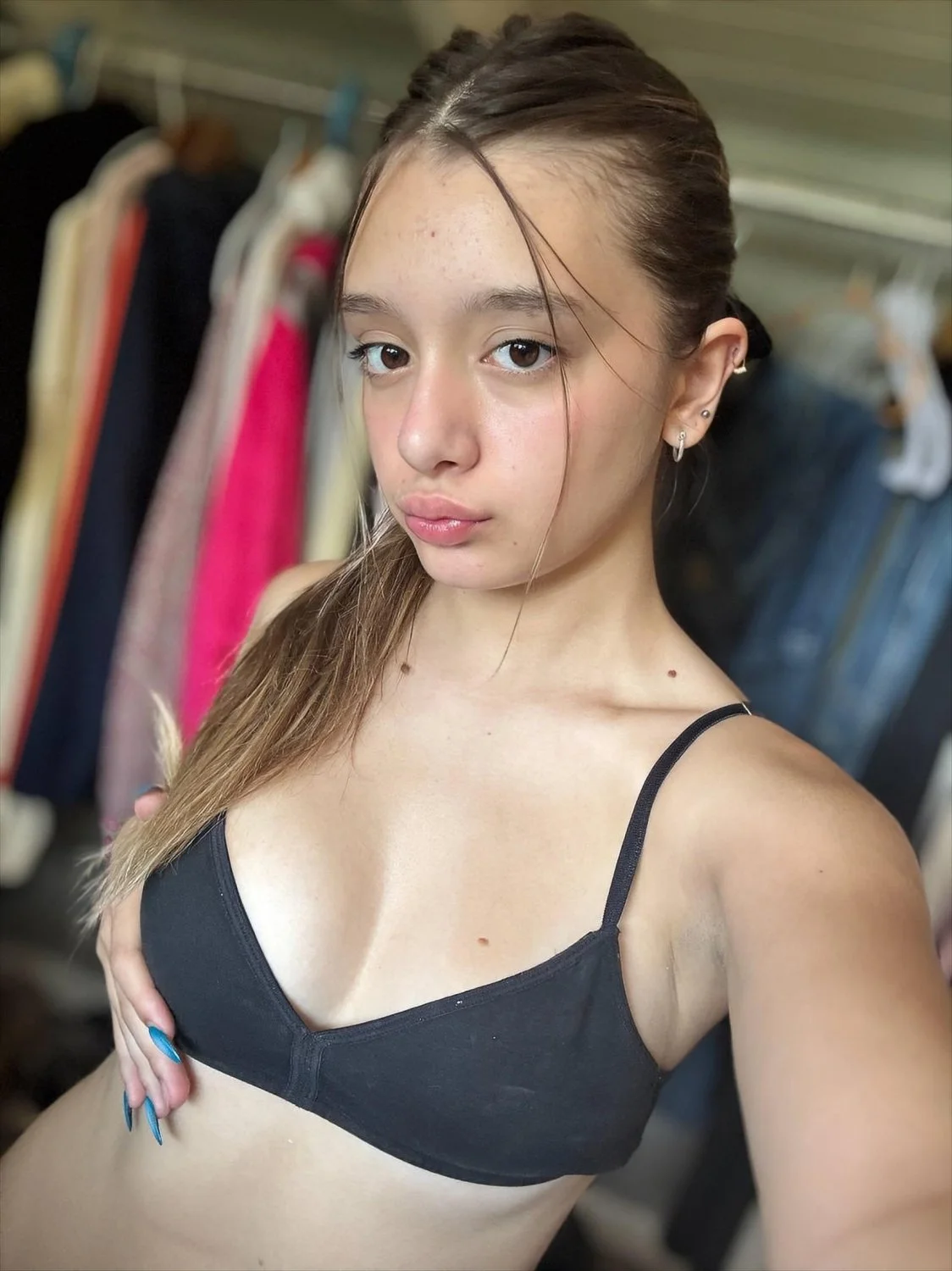 20F say you are hot image 4