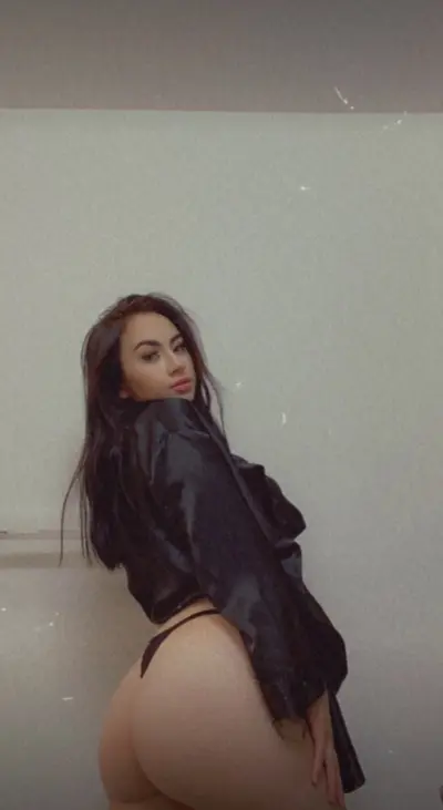 -gorgeous onlyfans model leaked pic- cover image