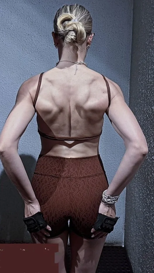 PARTE 2 Dentro sim ou não? Loira rata de academia image 2
