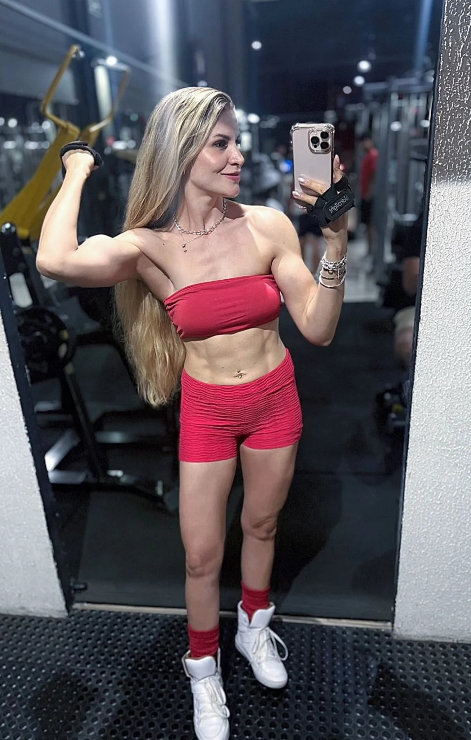 PARTE 2 Dentro sim ou não? Loira rata de academia image 7