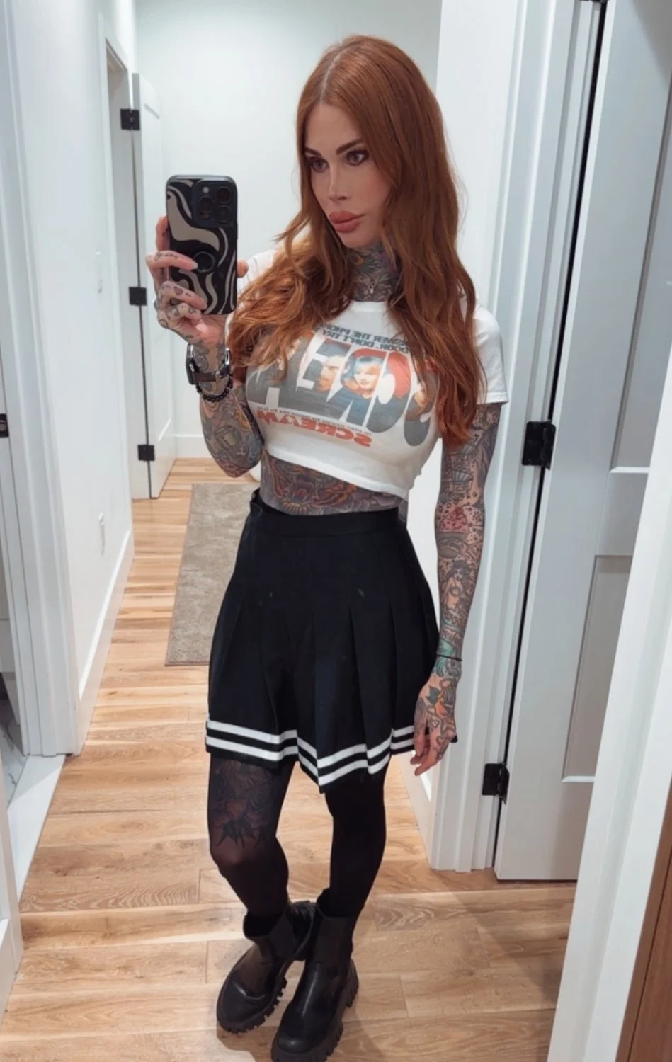 Big titty tattooed baddie spreads pretty pussy main image