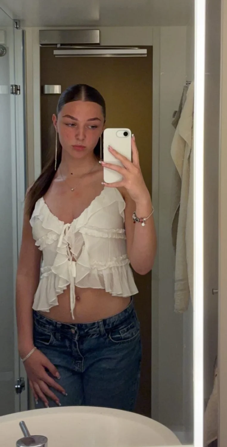 Random IRLS real and Ai image 7