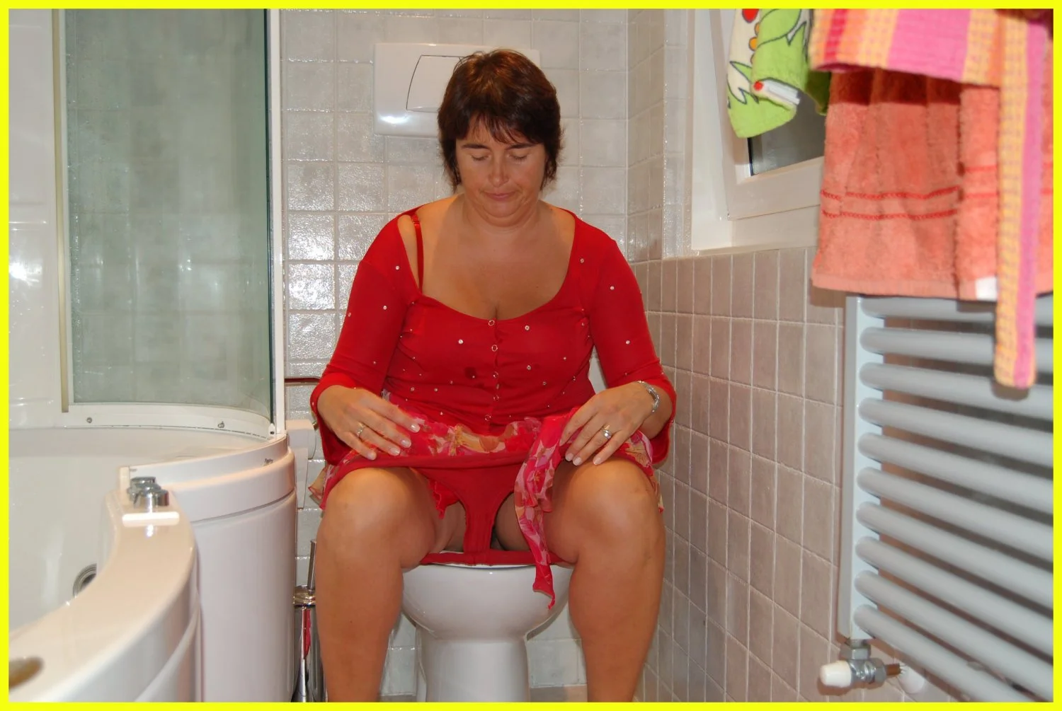Sexy Italian wife Lorenzagia loves to be naked. image 4