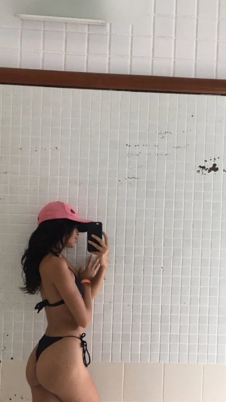 Usando dessa magrinha no carnaval main image