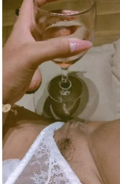[vazou] putinha do cuzinho manchado 2 cover image