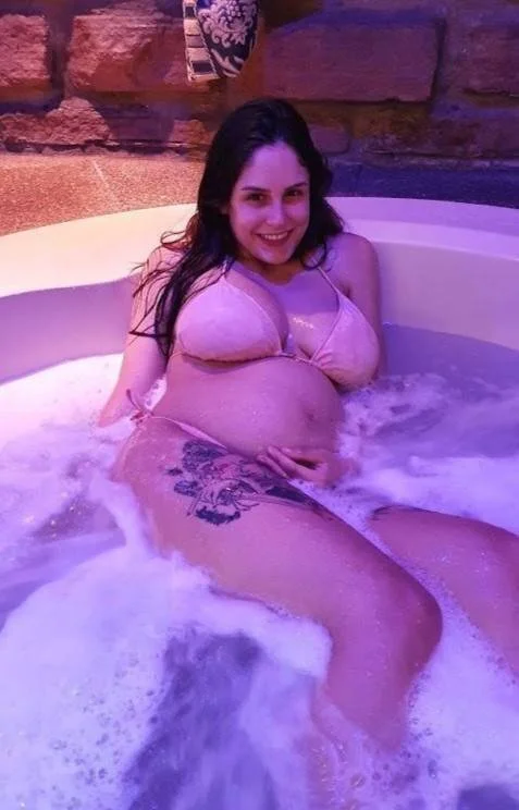 Embarazada tetona con grandes areolas image 37