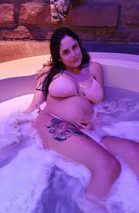 Embarazada tetona con grandes areolas image 5