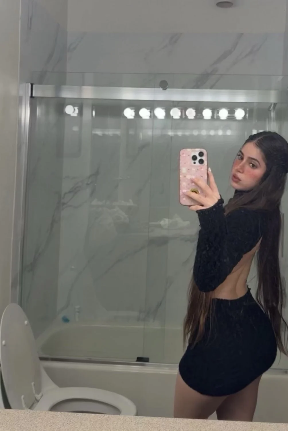 Teen PAWG slut has a perfect big ass image 7