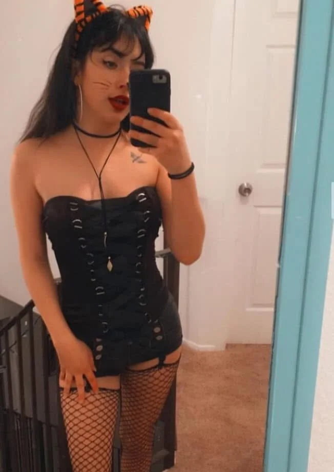 -law clerk leaked pictures- image 2