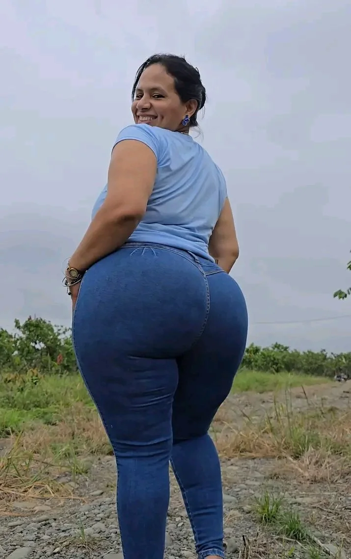Una madura con tremendo culo image 36