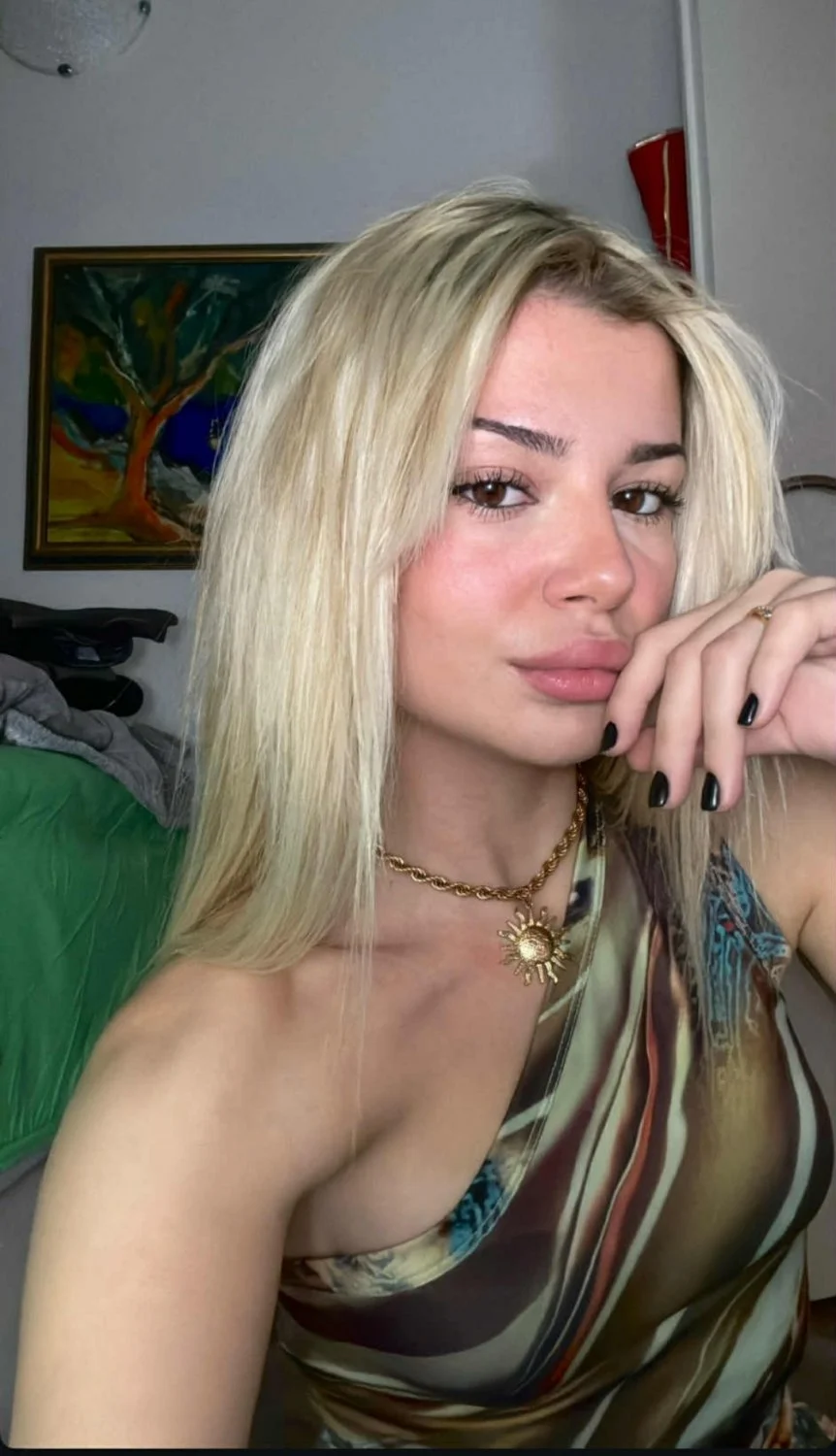 Shameless nymphomaniac teen slut Lara naked image 3