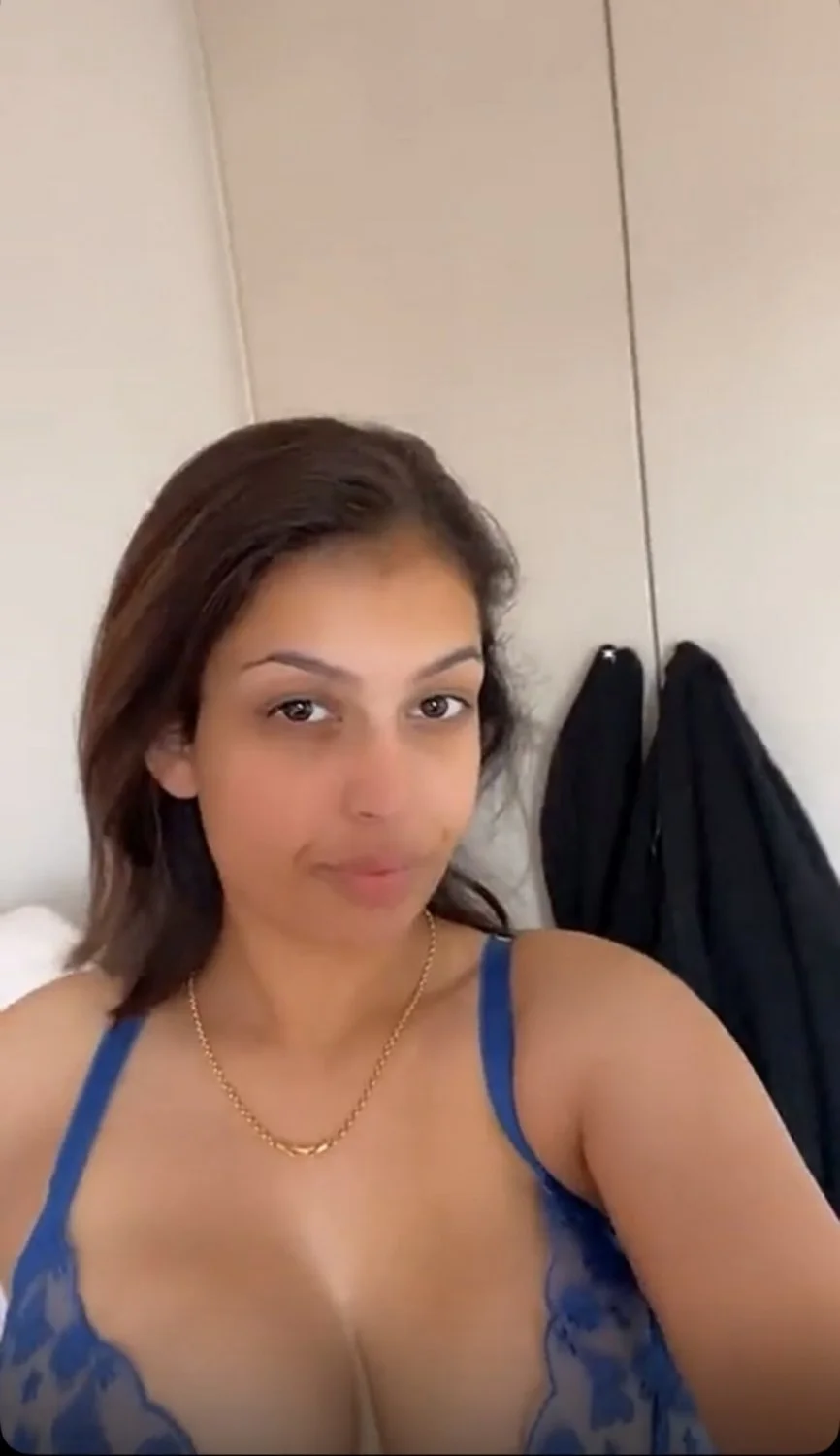 Big Boob Desi Parvina image 10